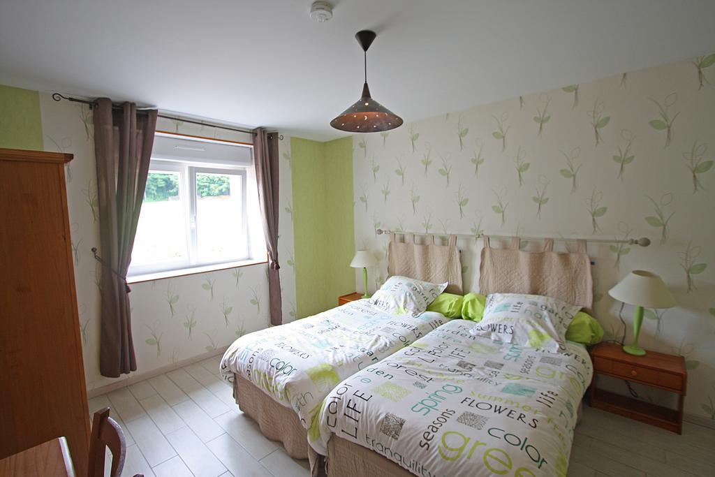 Chambres Et Table D'Hotes La Trottelee Bellefontaine  Rum bild