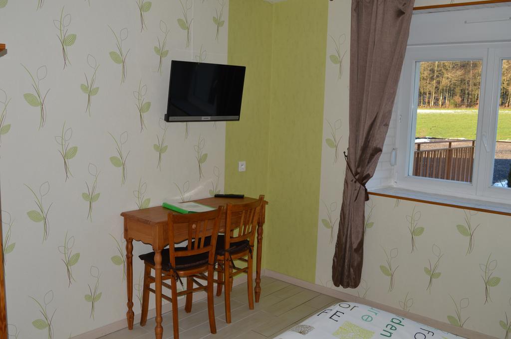 Chambres Et Table D'Hotes La Trottelee Bellefontaine  Rum bild